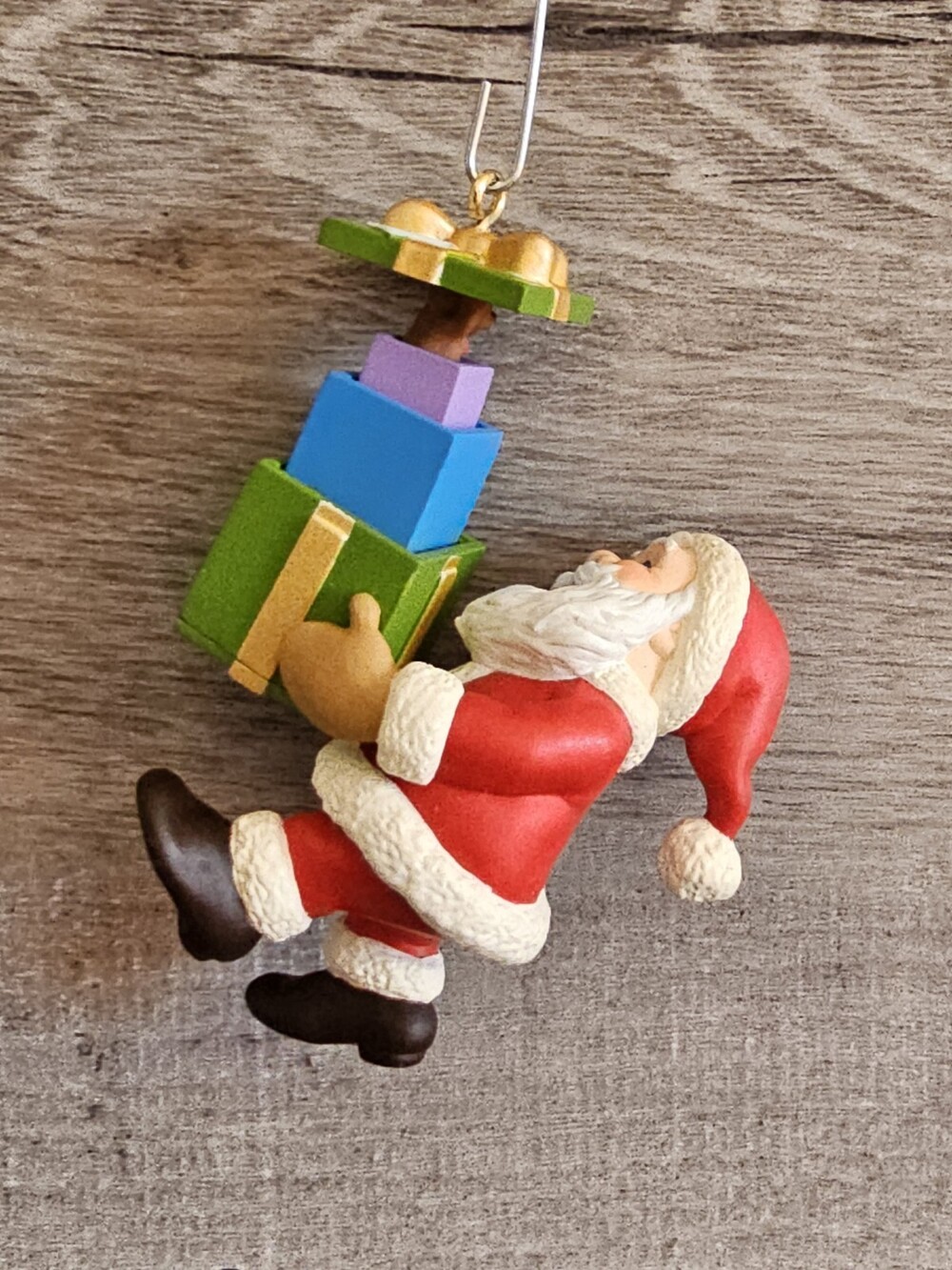 Hallmark Peek-a-Boo Present 2001 Ornament Santa Claus Vtg 95a